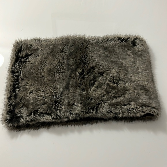 Grey Wolf Circle Faux Fur Scarf from Indigo - Picture 4 of 11